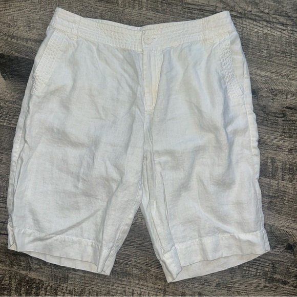 Liz Claiborne White Bermuda Shorts Lightweight Knee-Length - Picture 1 of 4
